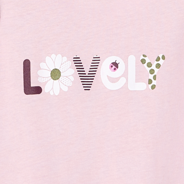 تيشيرت وردي فاتح مكتوب عليه رسالة، للطفلة الصغيرة 